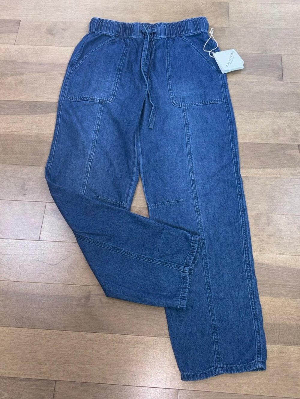 TAHARI wide-leg jeans size Small NWT